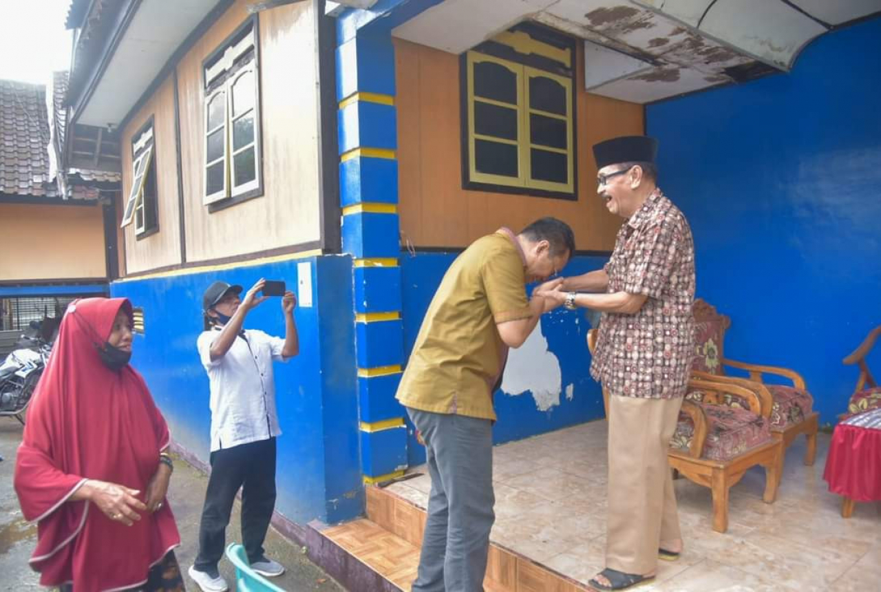 Banjir Sumbawa, Bang Zul Sambangi Haji Bonyo - GenPI.co NTB