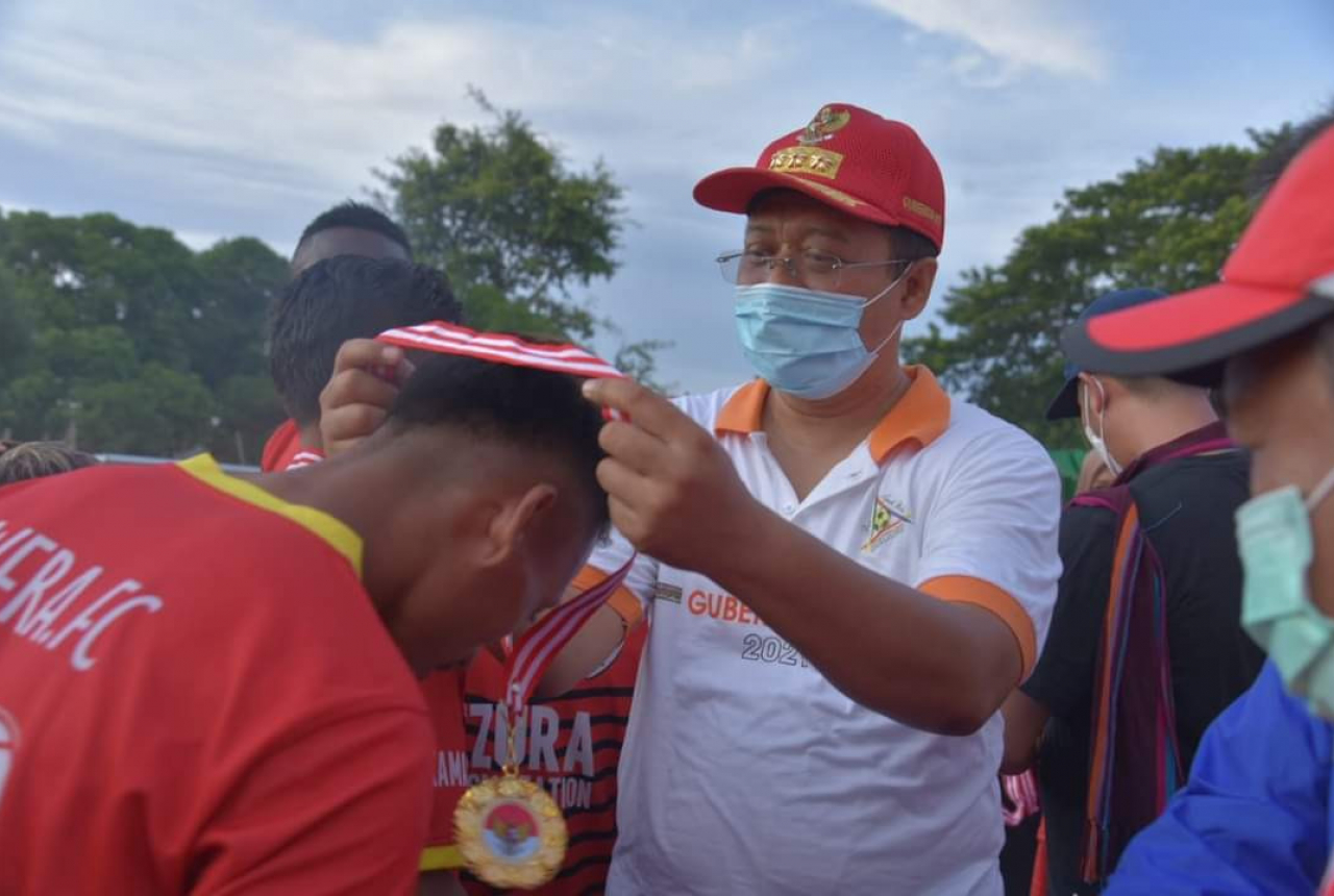 Percepat Vaksinasi di Bima, Gubernur Gelar Turnamen Sepak Bola - GenPI.co NTB