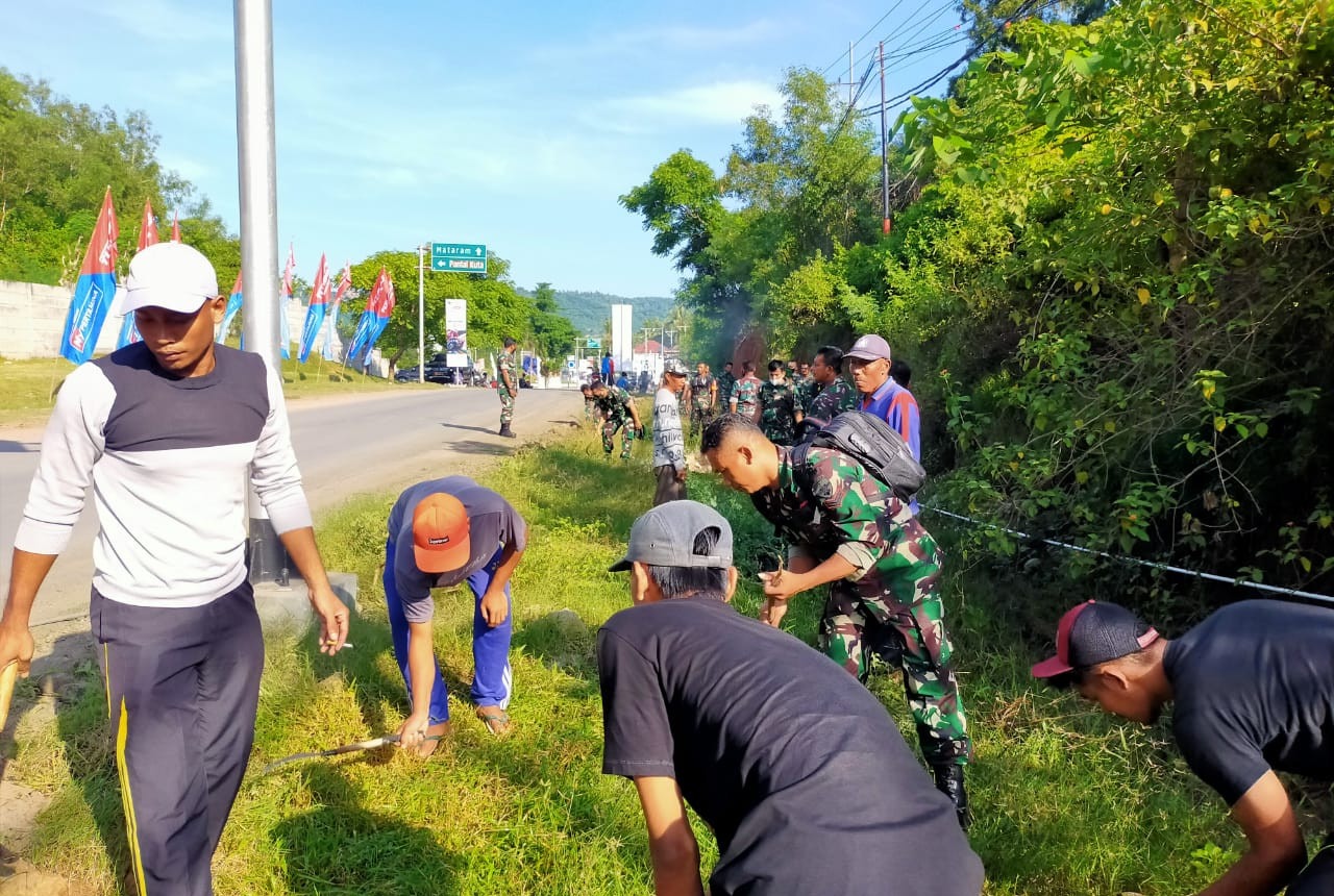 Jelang MotoGP Masyarakat Bersihkan Sampah di Mandalika - GenPI.co NTB