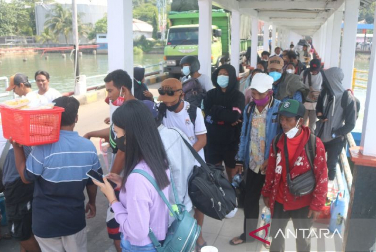 Kapal Rute Lombok-Surabaya Dipenuhi dengan Pemudik - GenPI.co NTB