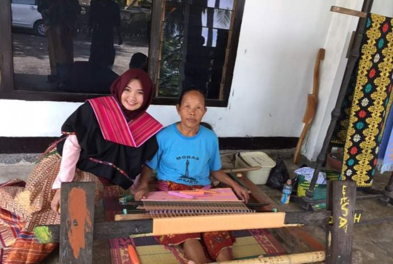 Menikmat Libur Lebaran Sembari Belajar Menenun - GenPI.co NTB