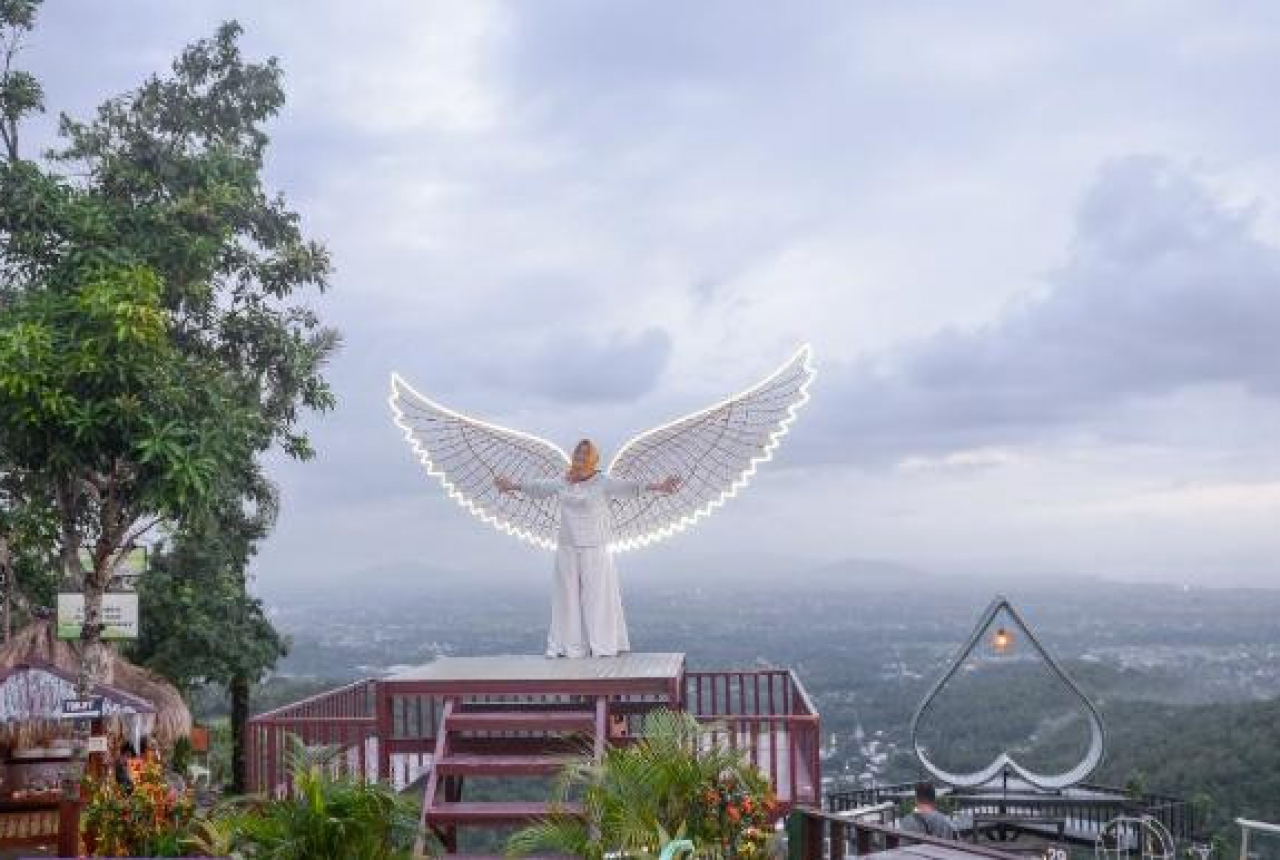 Melihat Taman Langit, Idola Wisata Kalangan Milenial - GenPI.co NTB