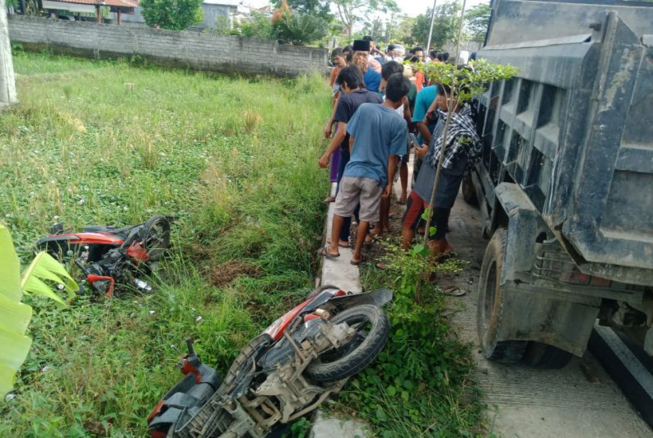 Truk Tabrak 3 Motor di Kawo, Bocah Tewas karena Luka Parah - GenPI.co NTB