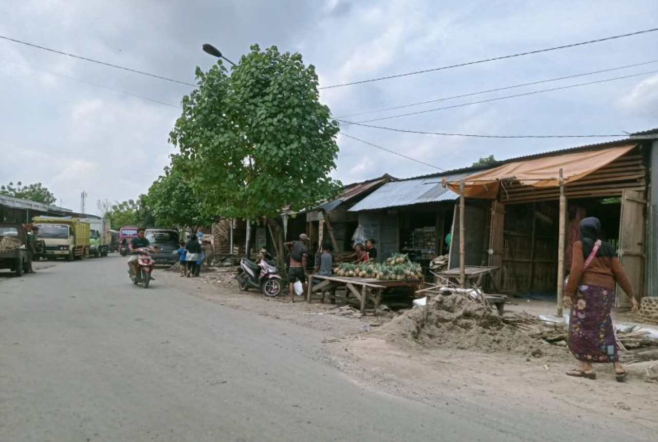 Pemkot Mataram Tertibkan Pedagang di Pasar Selak Mandalika - GenPI.co NTB