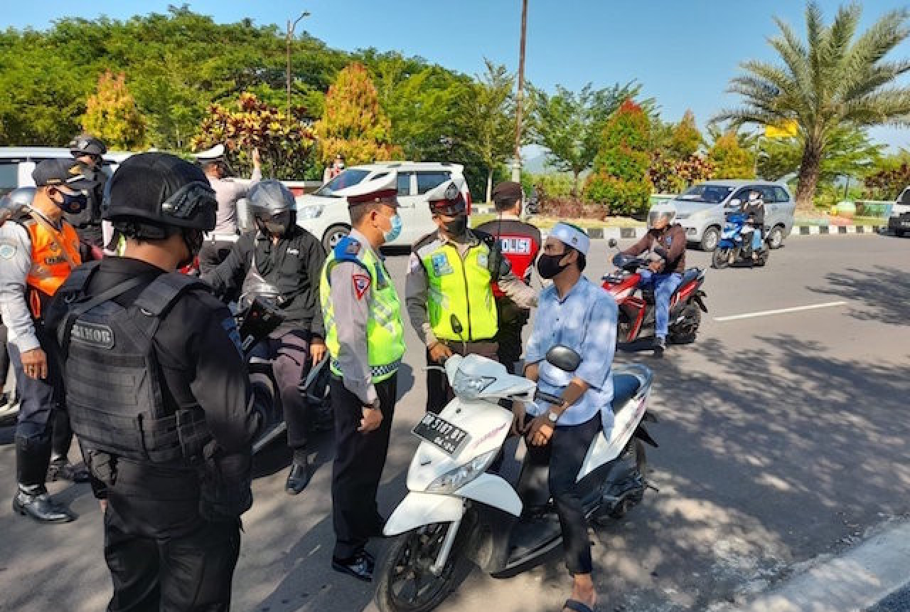 Naik Motor Jangan Pakai Sandal Jepit, Begini Kata Pak Dirlantas - GenPI.co NTB