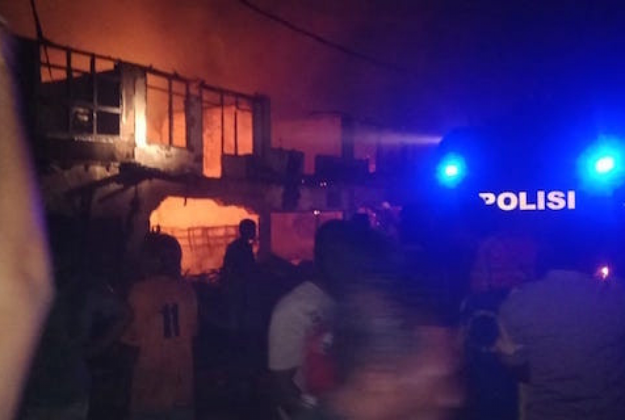 6 Toko di Desa Tente Ludes Dilalap Api, Kerugiannya Besar Banget - GenPI.co NTB