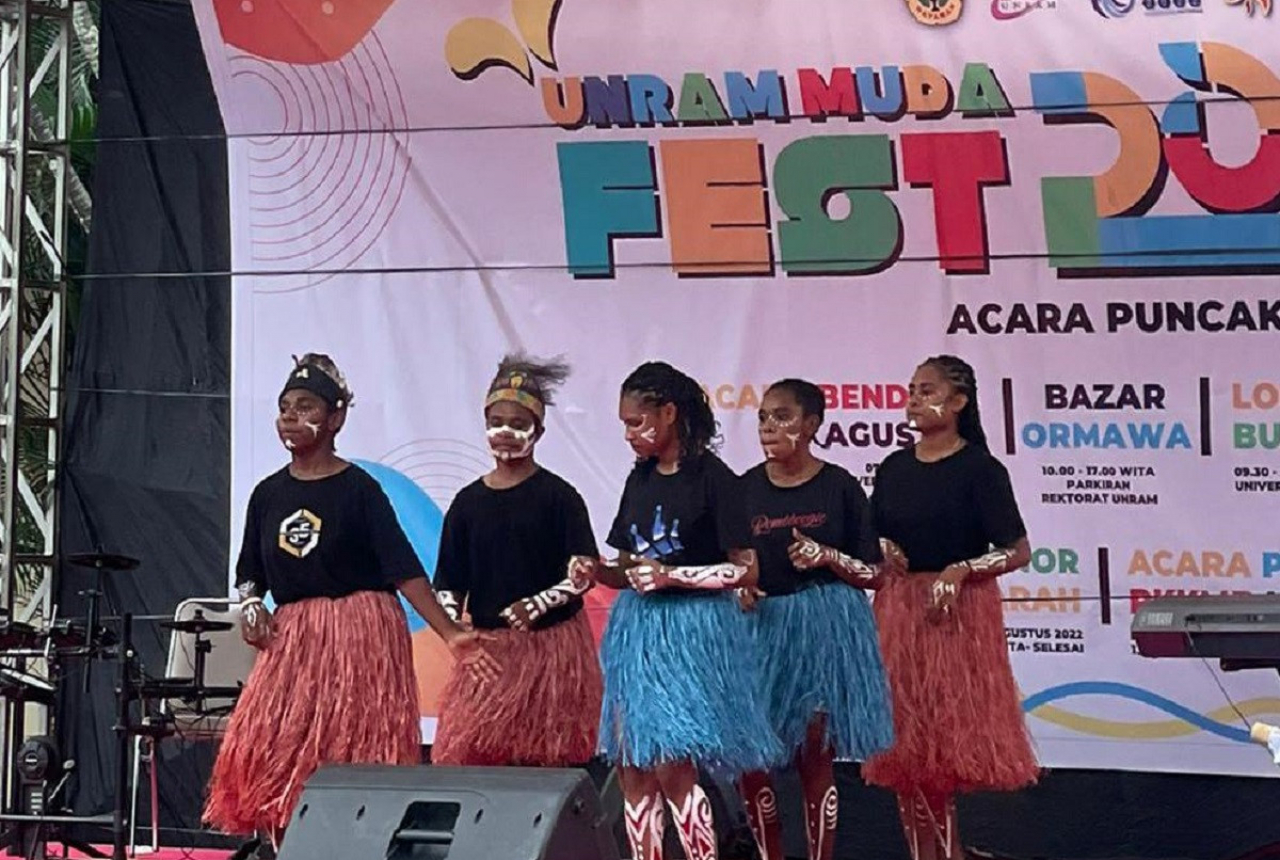 Tarian Papua Semarakkan Unram Muda Festival - GenPI.co NTB