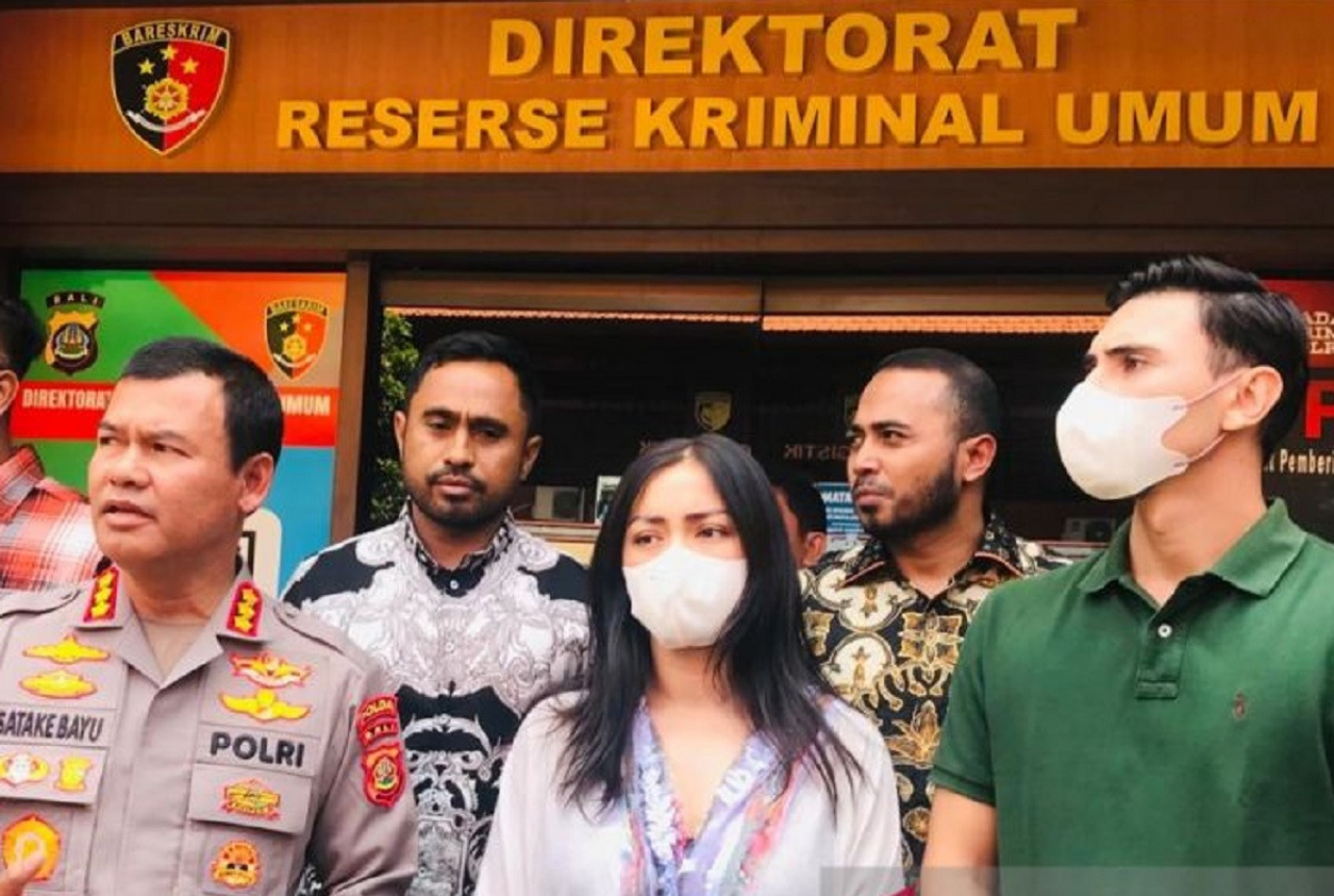 Kuasa Hukum Tantang Balik Penggugat Jessica Iskandar - GenPI.co NTB