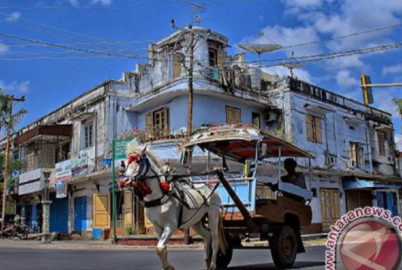 https://images.genpi.co/resize/1280x860-100/uploads/ntb/arsip/normal/2022/10/08/begini-cara-mataram-pertahankan-kota-tua-ampenan-foto-an-ho3r.webp