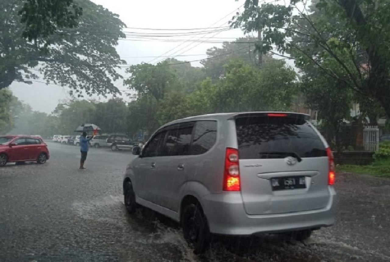 BMKG Prakirakan 3 Hari ke Depan NTB Hujan dan Angin - GenPI.co NTB
