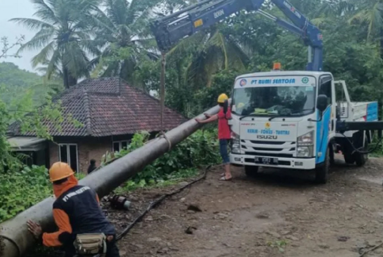 Hujan Disertai Angin, 666 Gardu PLN di Lombok Rusak - GenPI.co NTB
