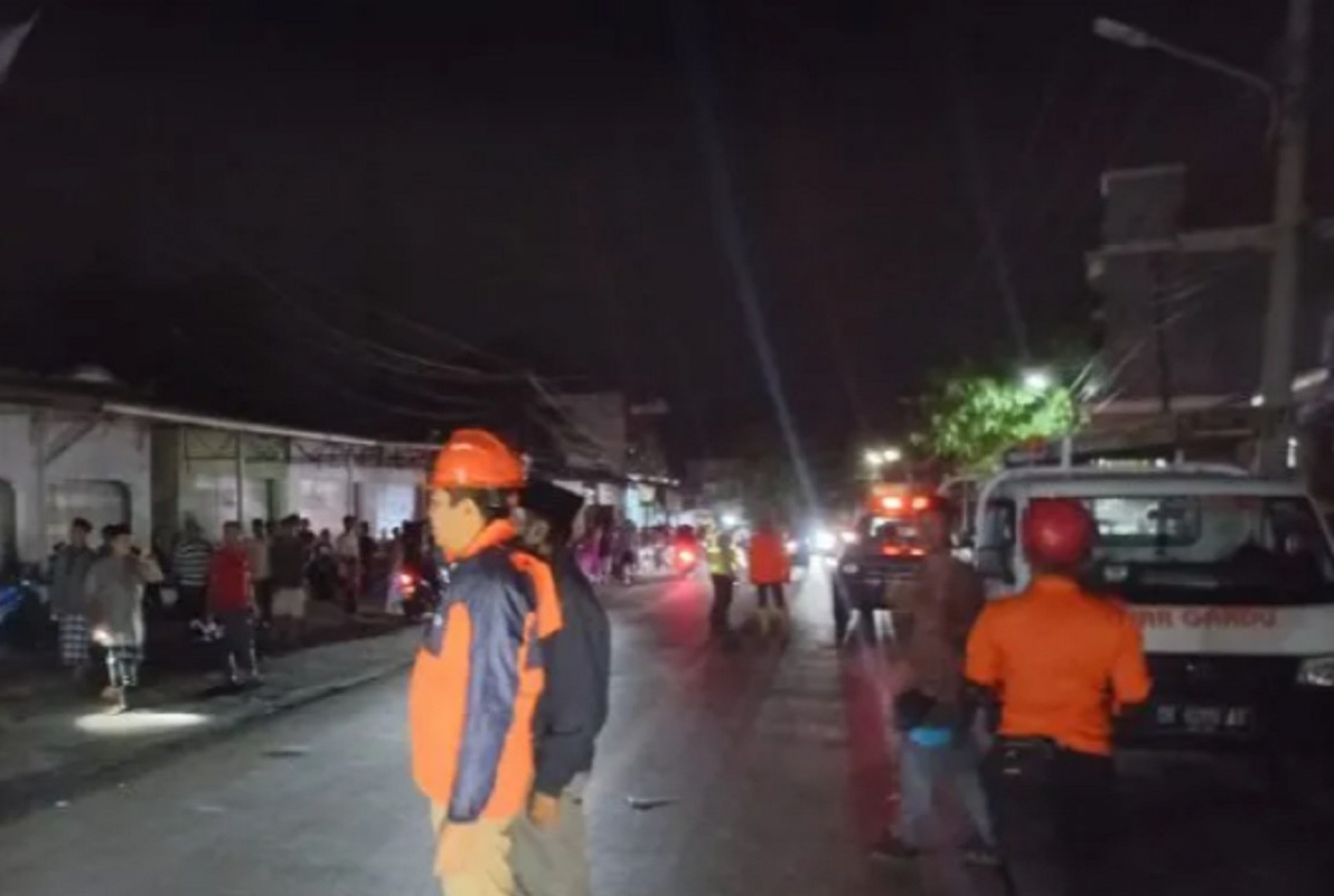 Menara Masjid di Lombok Timur Roboh Diterjang Angin - GenPI.co NTB