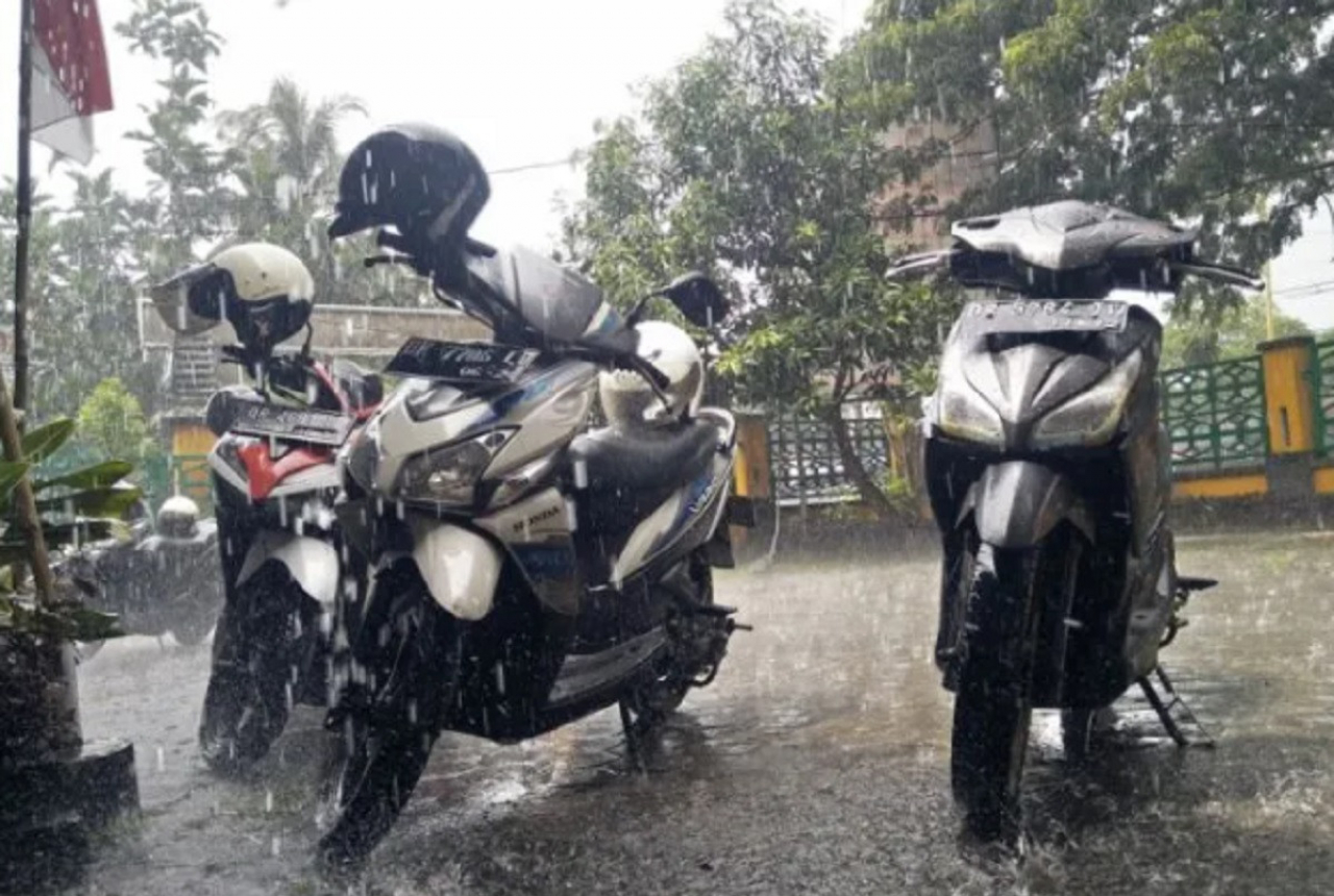 BMKG Keluarkan Peringatan, Hujan Guyur NTB Hingga Senin - GenPI.co NTB