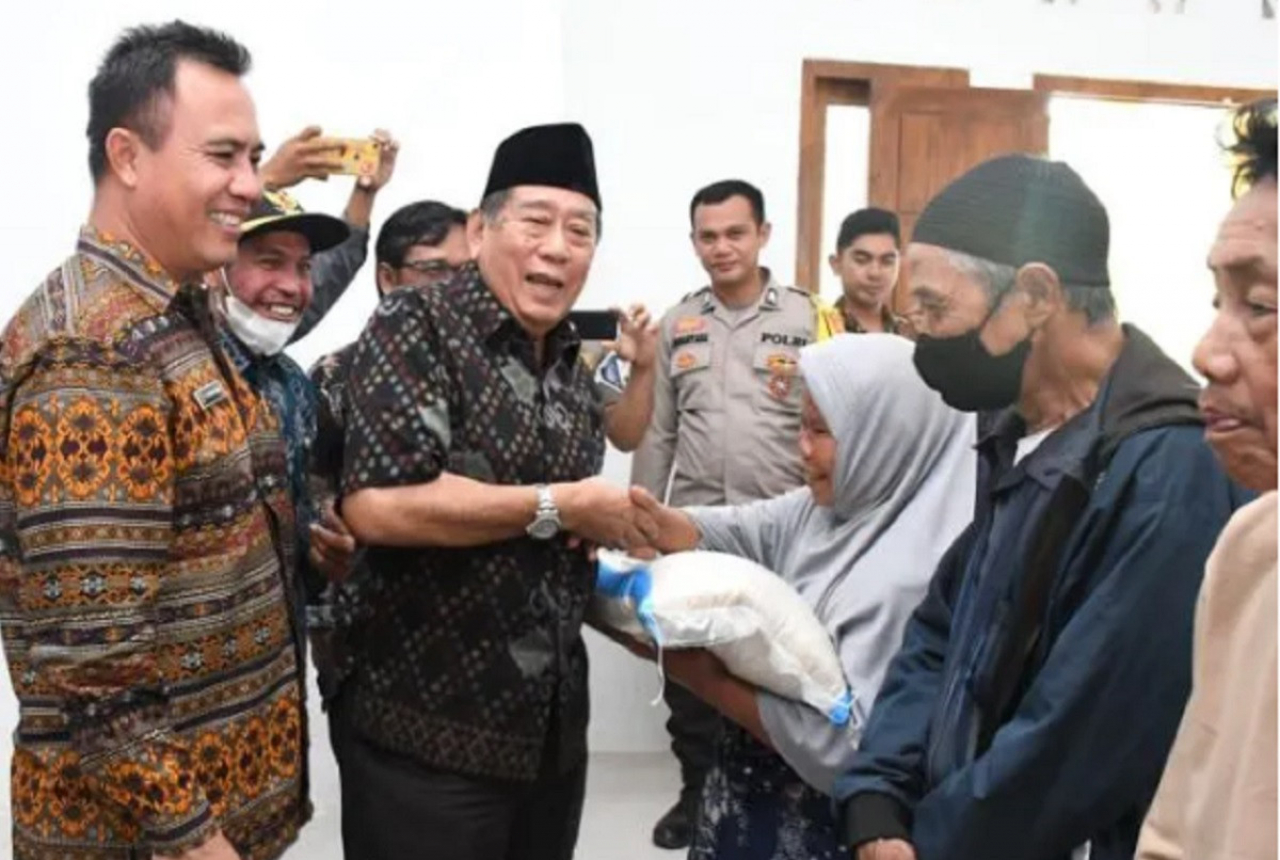 1.763 Nelayan di Lombok Utara Terima Bantuan Beras - GenPI.co NTB