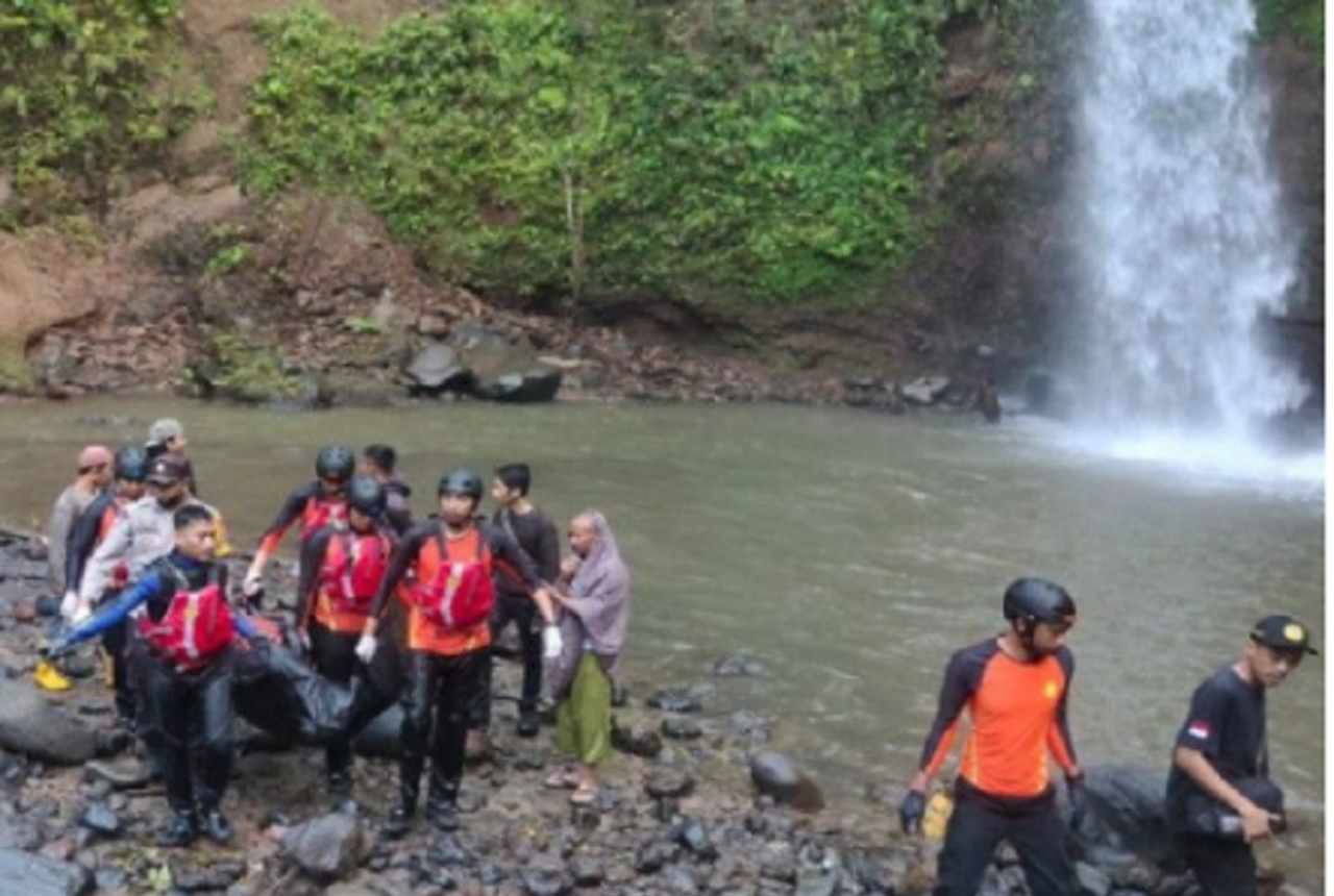 Mandi Air Terjun di Lombok Barat, Remaja Ini Tenggelam - GenPI.co NTB