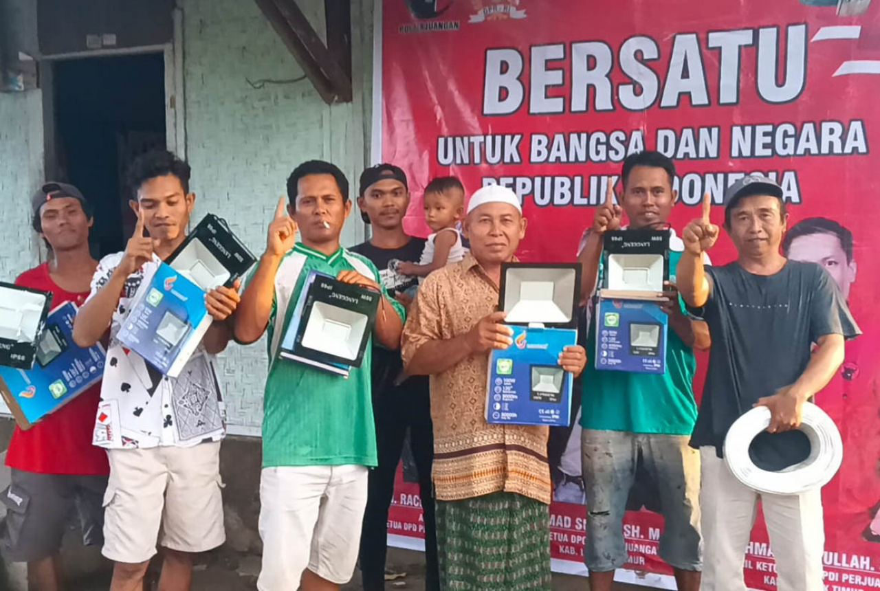 Sumbang Lampu Neon, PDIP Lombok Timur: Perkuat Budaya Berbagi - GenPI.co NTB