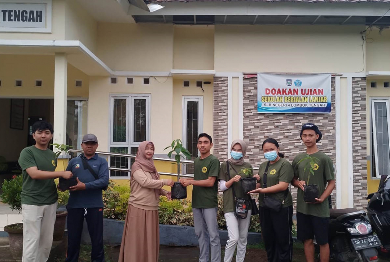 SLB Negeri 4 Lombok Tengah Dihijaukan - GenPI.co NTB