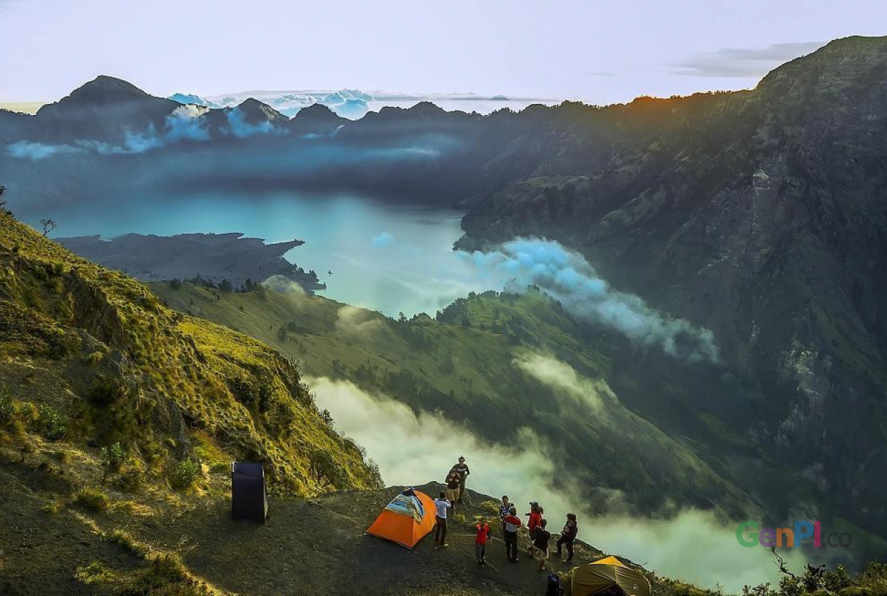 Pendaki Gunung Rinjani Sumbang Pajak Hingga Rp577 Juta - GenPI.co NTB