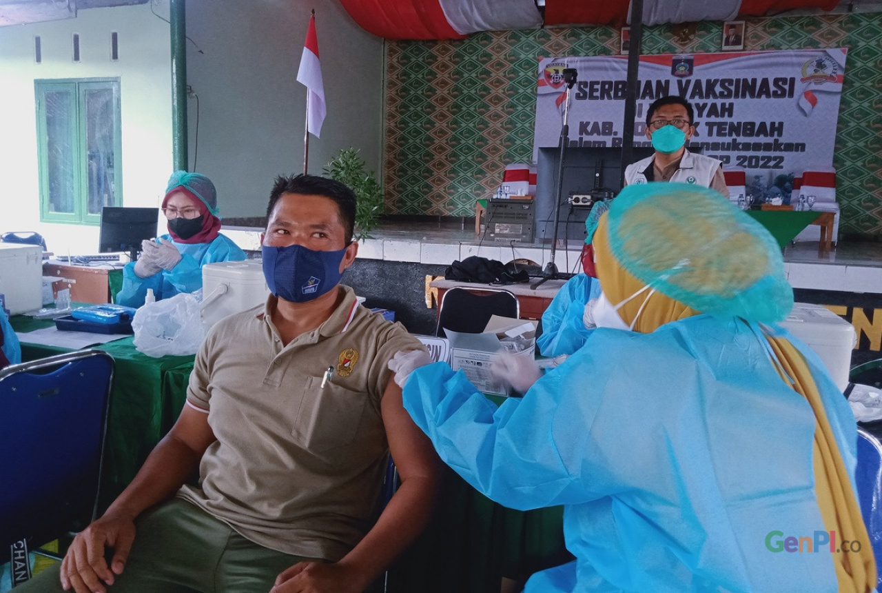 500 Peserta Serbu Vaksinasi di Markas Kodim Lombok Tengah - GenPI.co NTB