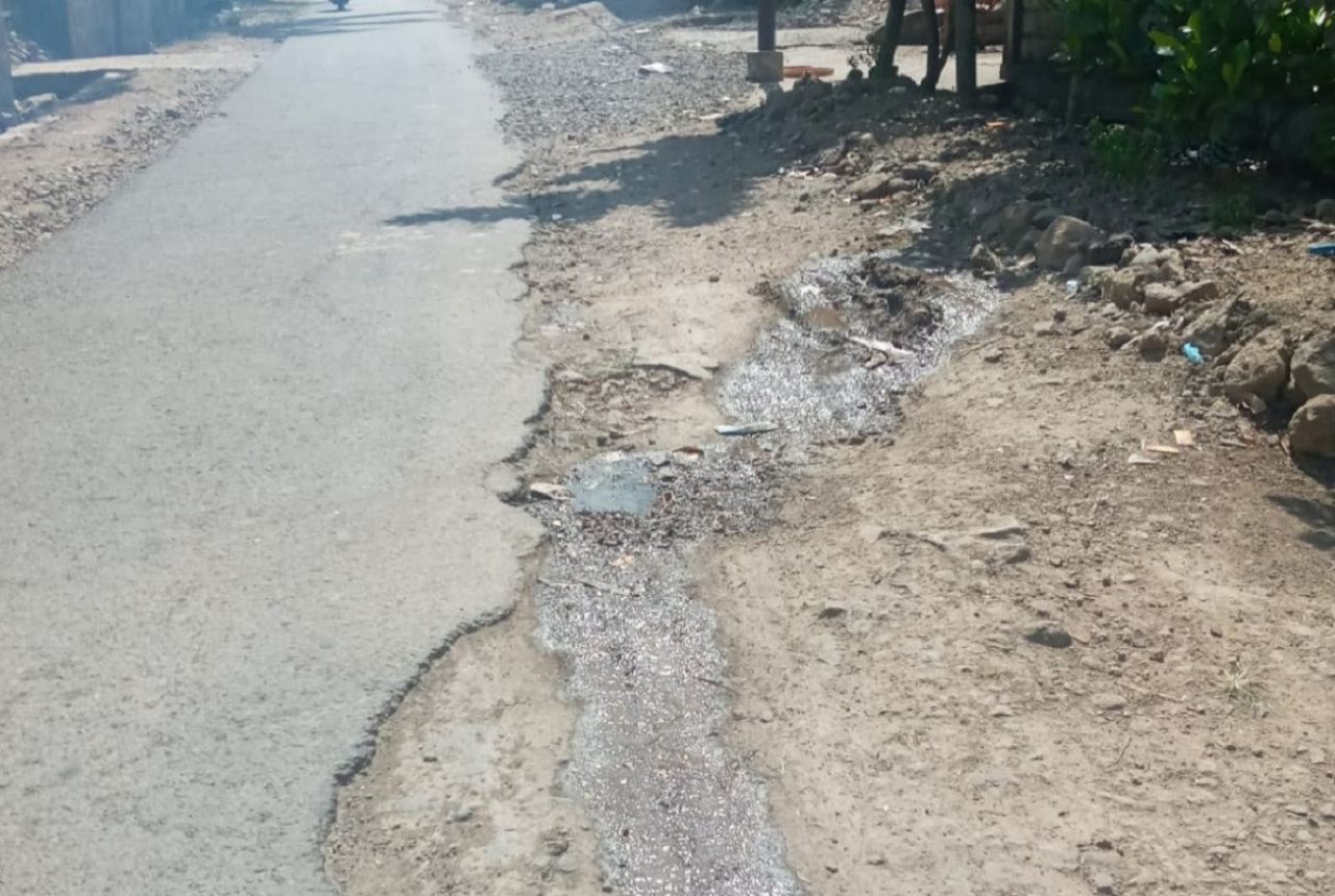 Jalan Rusak Akibat Galian Pipa di Lombok Tengah Belum Diperbaiki - GenPI.co NTB