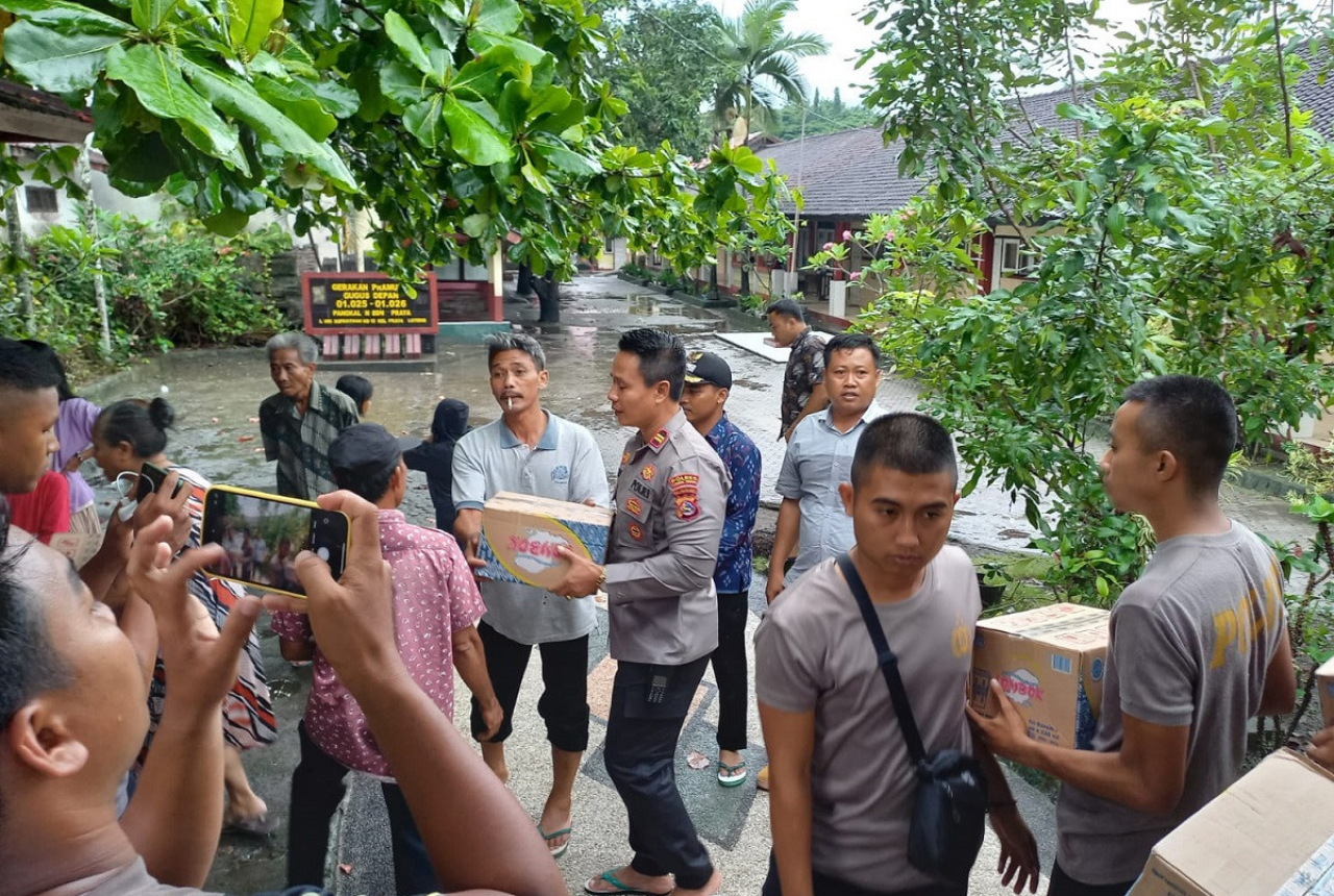 BPBD Lombok Tengah Pastikan Stok Bantuan Logistik Aman - GenPI.co NTB
