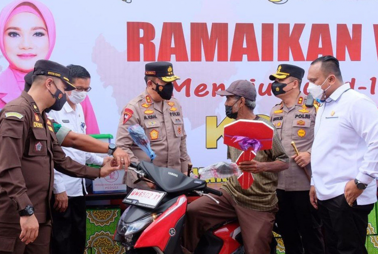 Ditanya Kapolda Riau Mohammad Iqbal, Warga Gemetaran - GenPI.co RIAU