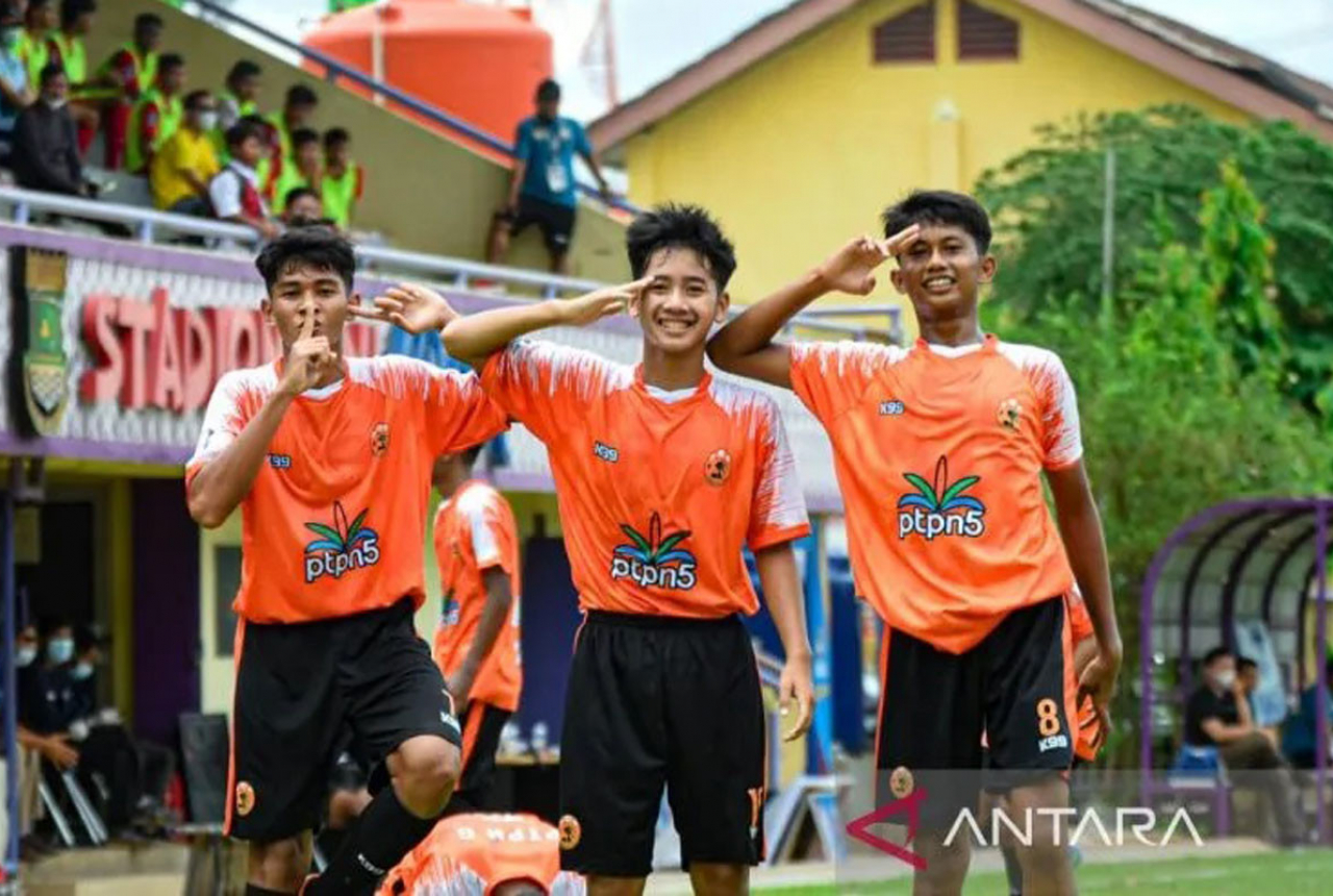 Piala Soeratin 2022: Wakil Riau Sangar, Ayo Tuntaskan - GenPI.co RIAU