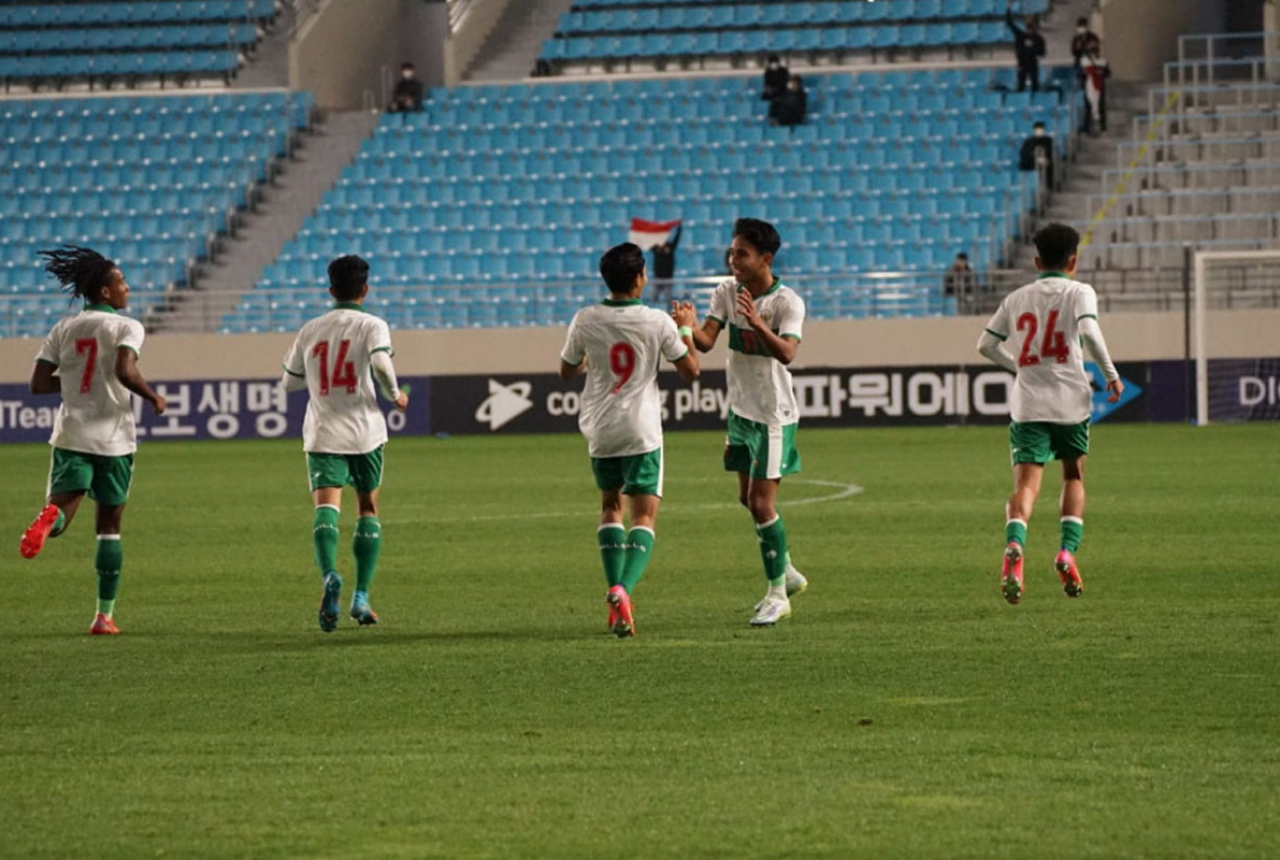Timnas U-19 Indonesia Kalah Telak, Shin Tae Yong Tepuk Tangan - GenPI.co RIAU