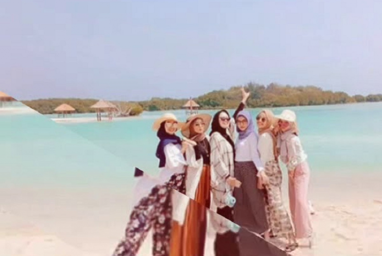 Tips Outfit Simpel Liburan ke Pantai untuk Hijabers - GenPI.co RIAU