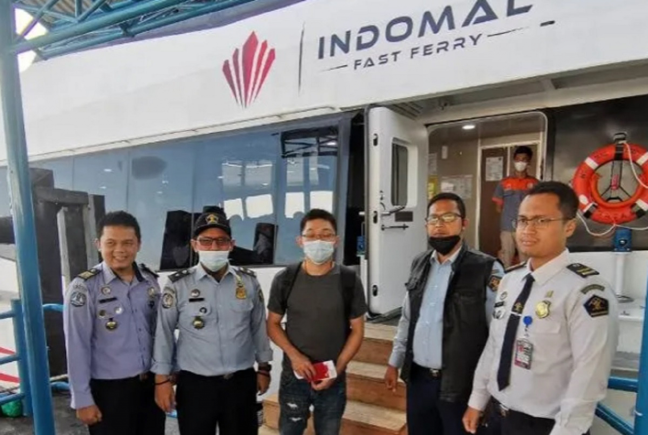 Imigrasi Dumai Deportasi Jong Pei Liang ke Malaysia - GenPI.co RIAU