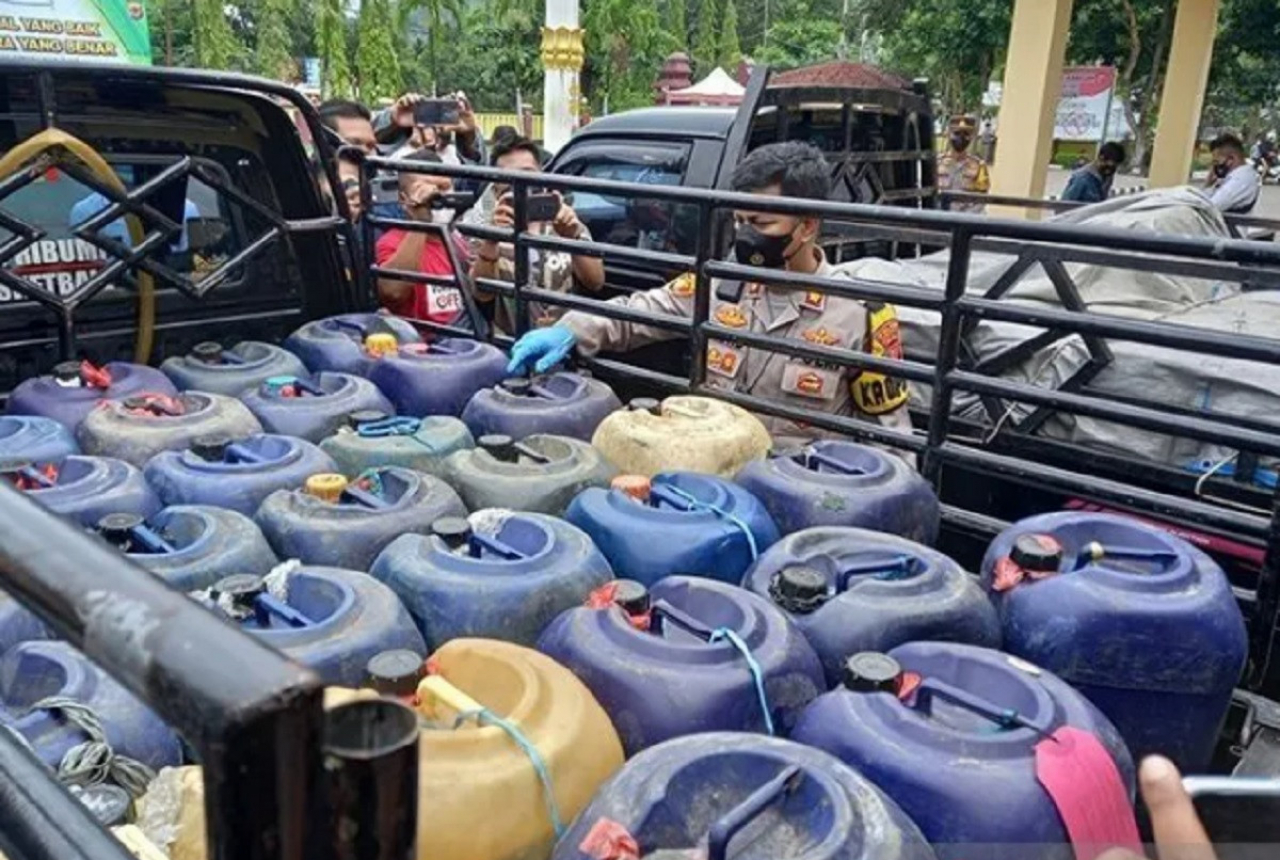 Viral Isi BBM Pakai Jeriken di Kuansing, Ini Kata Pertamina - GenPI.co RIAU