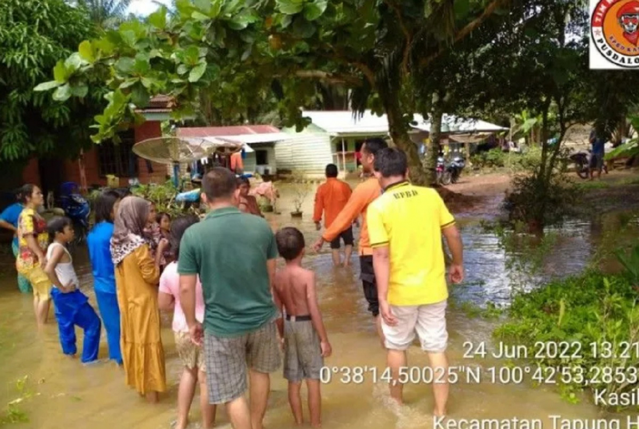 82 Rumah Terendam Banjir di Desa Kasikan Kampar - GenPI.co RIAU