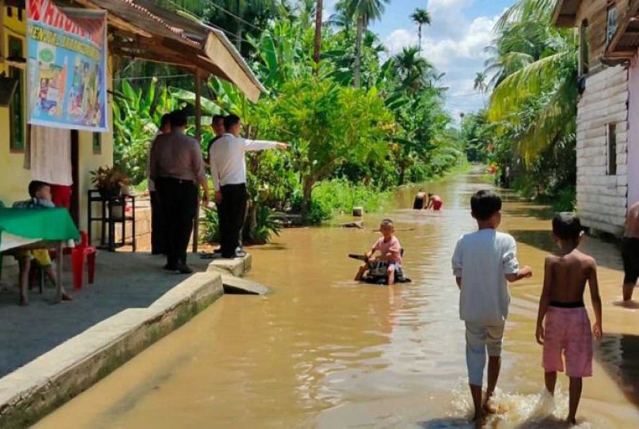 Banjir Akibat Luapan Sungai Rokan Hulu, Warga Mulai Cemas - GenPI.co RIAU