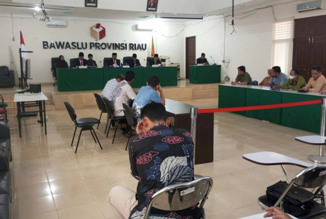 Langgar Aturan Verifikasi, Bawaslu Riau Jatuhkan Sanksi 3 KPU - GenPI.co RIAU