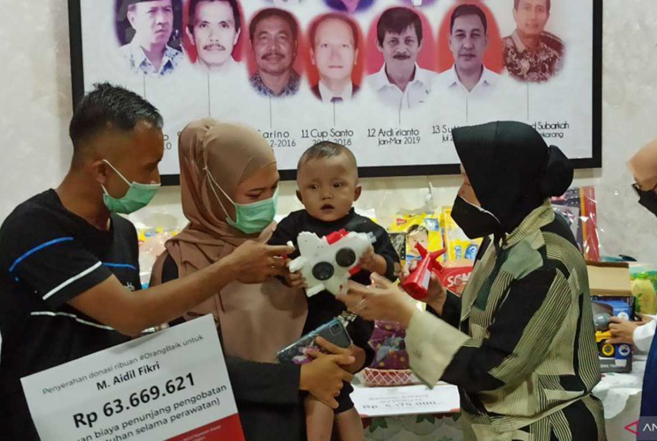 Mensos Risma Salurkan Bantuan Pengobatan ke 3 Anak di Riau - GenPI.co RIAU