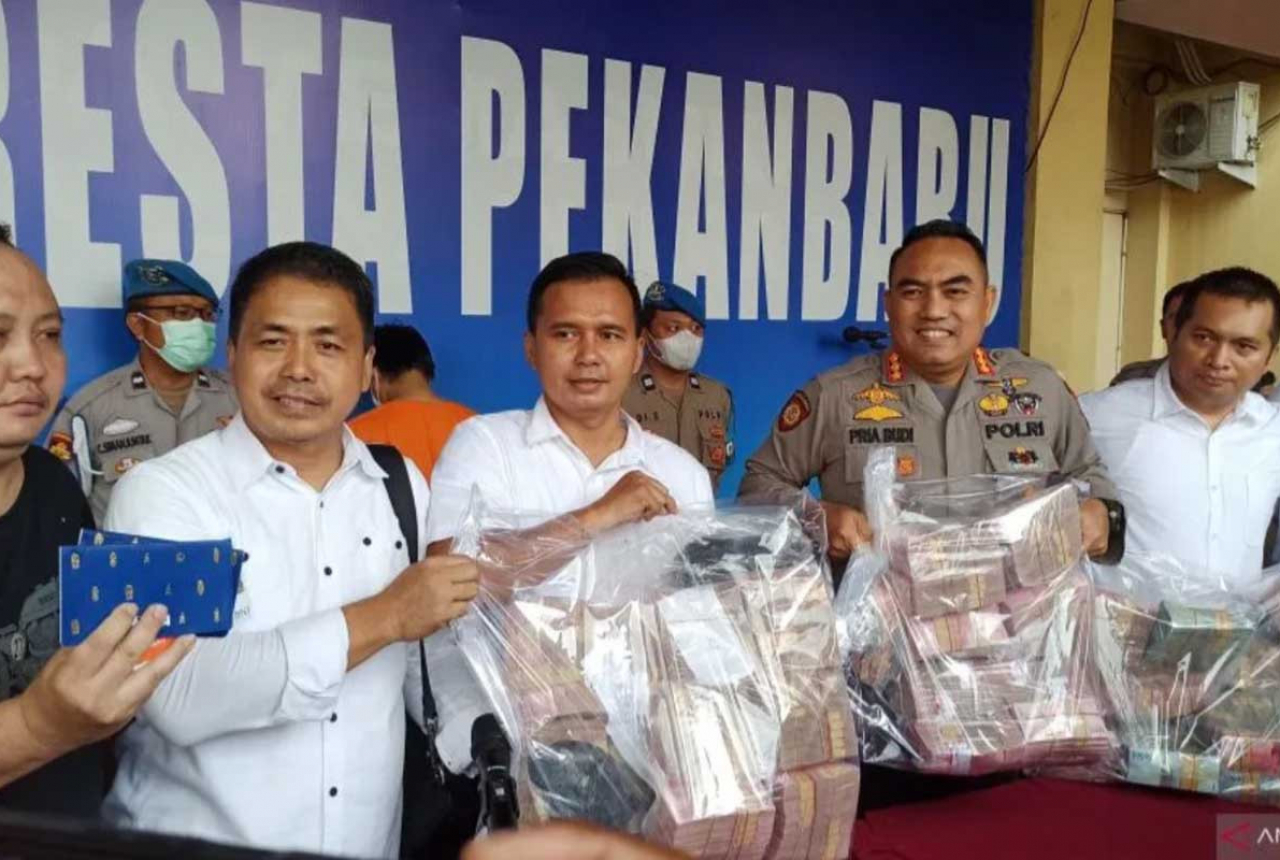 Polresta Pekanbaru Bekuk Bos Narkoba dan Sita Uang Miliaran Rupiah - GenPI.co RIAU