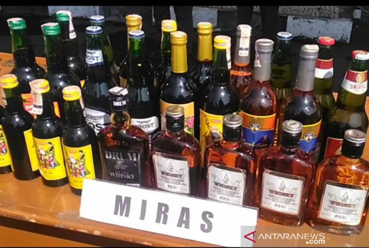 Operasi Pekat, Polres Dumai Sita Ribuan Botol Minuman Keras - GenPI.co RIAU
