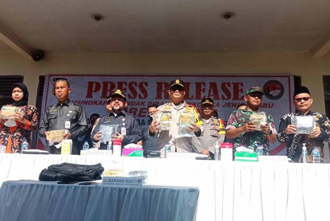 2 Pengedar Ditangkap, Polres Bengkalis Berhasil Sita 9 Kg Sabu - GenPI.co RIAU