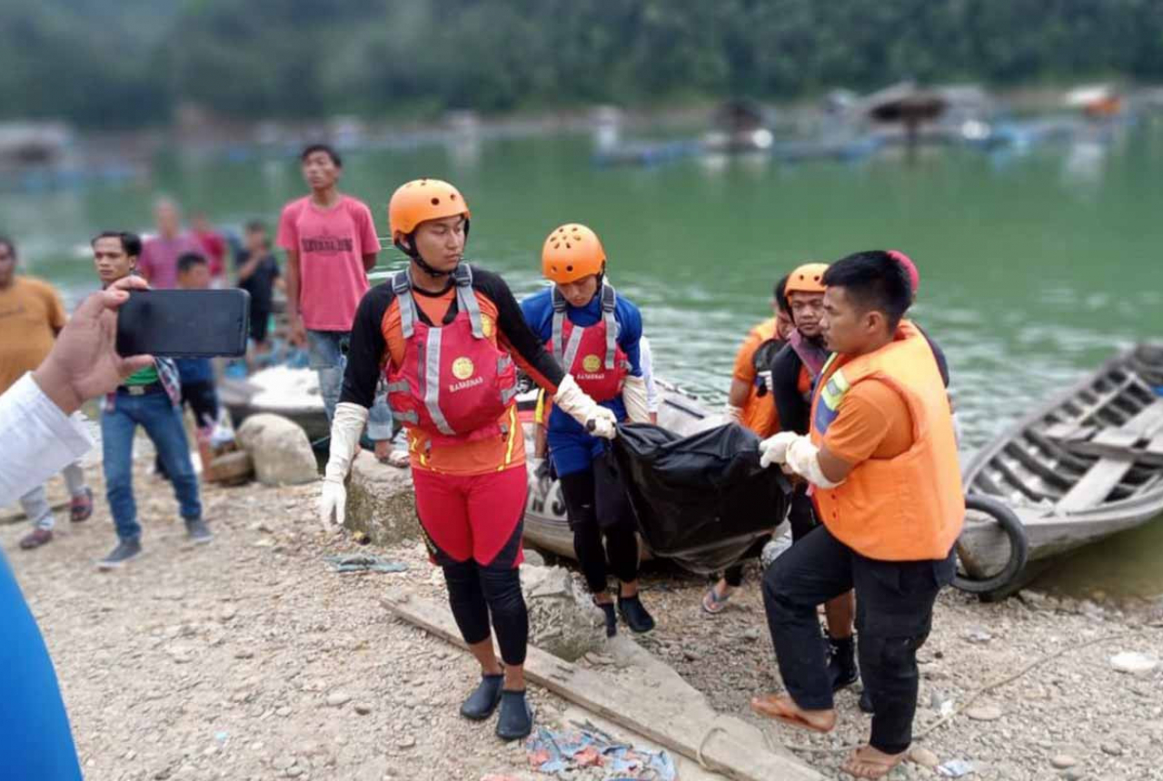 Sampan Terbalik, Seorang Pria Ditemukan Tewas Tenggelam di Kampar - GenPI.co RIAU