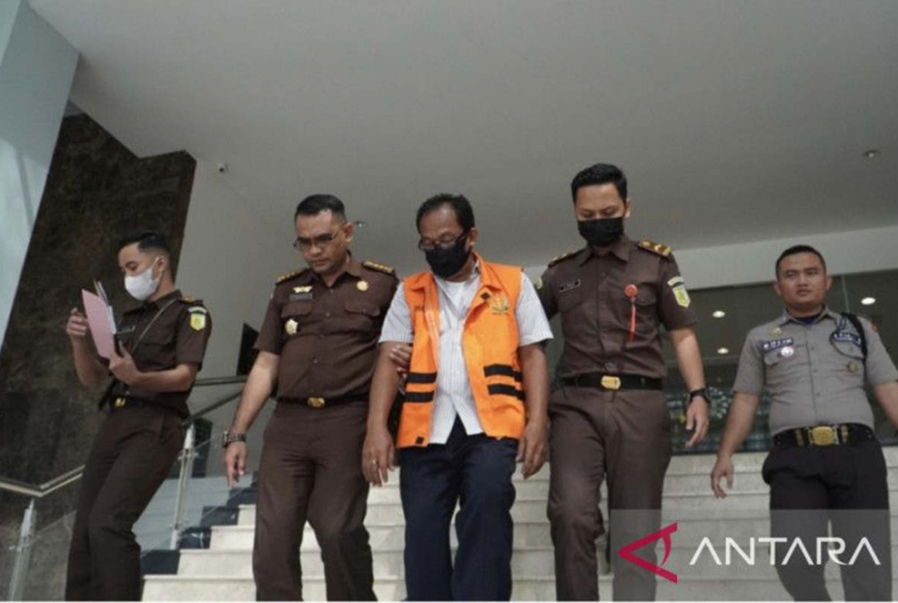 Buron Kasus Korupsi, Mantan Anggota DPRD Inhu Serahkan Diri - GenPI.co RIAU