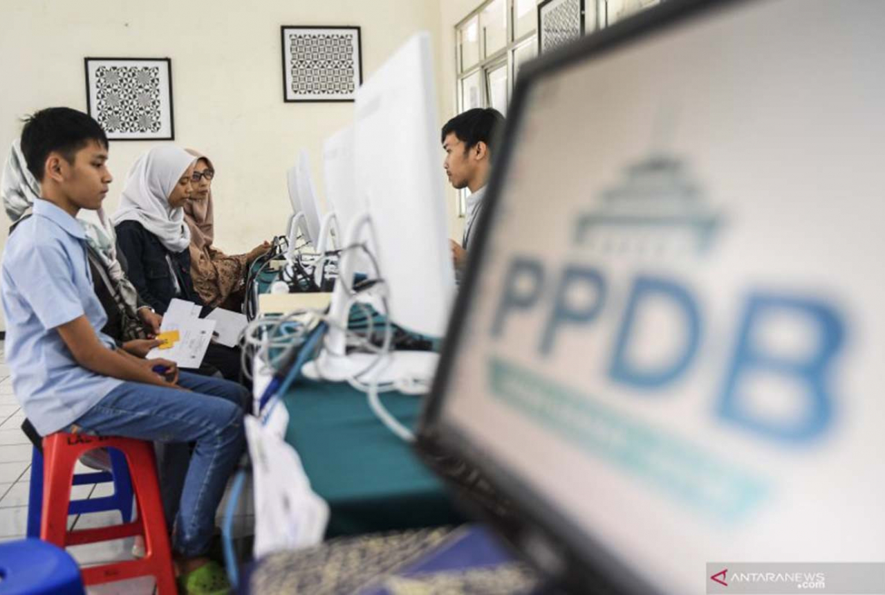 Minimalkan Masalah, Syamsuar Sebut PPDB SMA di Riau Dipercepat - GenPI.co RIAU