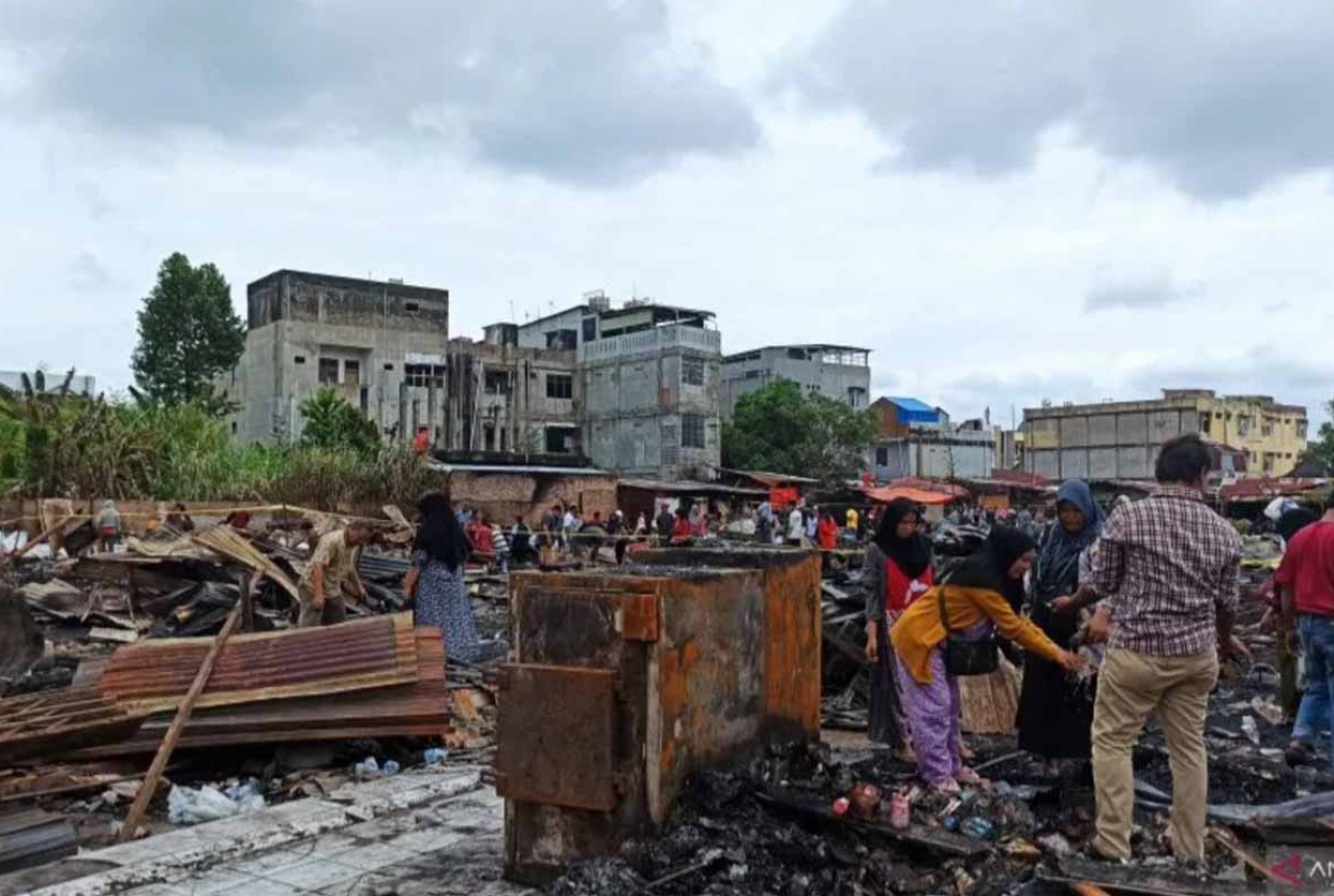 Kebakaran di Pasar Cik Puan Pekanbaru, Pedagang Kais Barang Sisa - GenPI.co RIAU