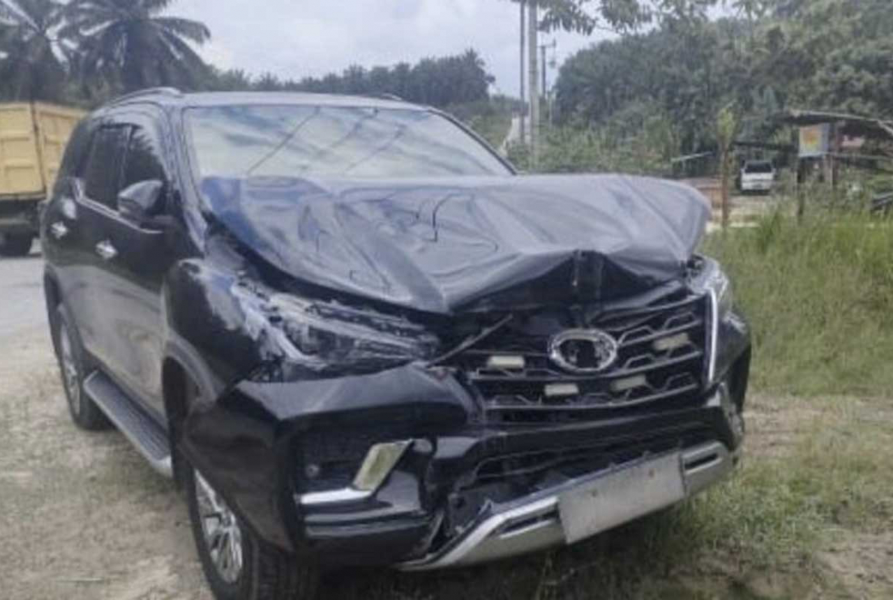 Syok, Wakil Bupati Siak Husni Merza Terlibat Kecelakaan - GenPI.co RIAU