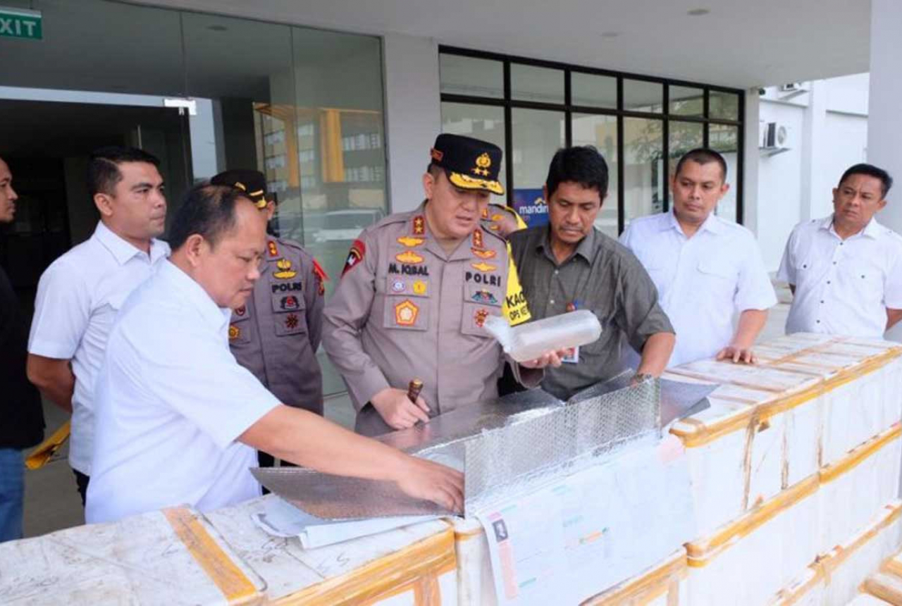 Polda Riau Gagalkan Upaya Penyelundupan Ratusan Ribu Benih Lobster - GenPI.co RIAU