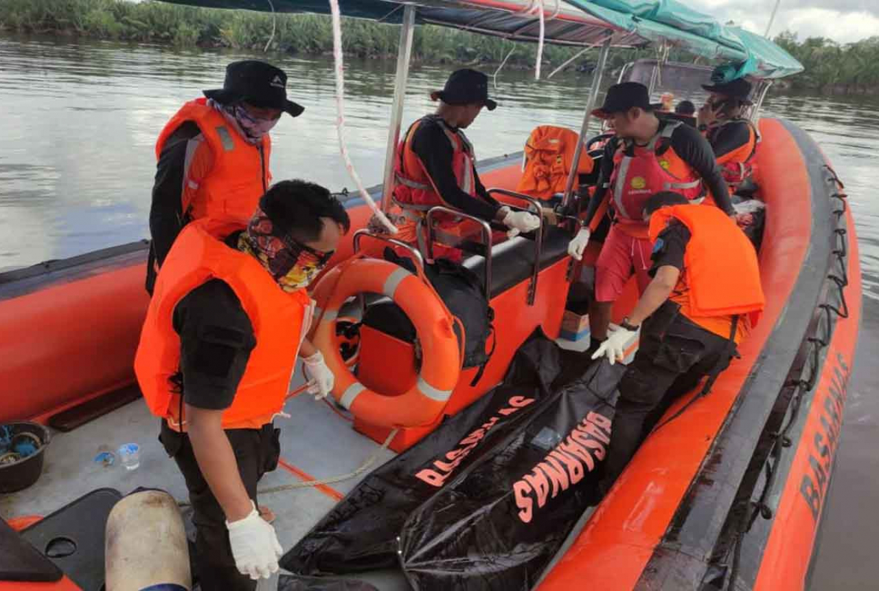 Kapal Tenggelam di Indragiri Hilir, 2 Orang Meninggal Dunia - GenPI.co RIAU