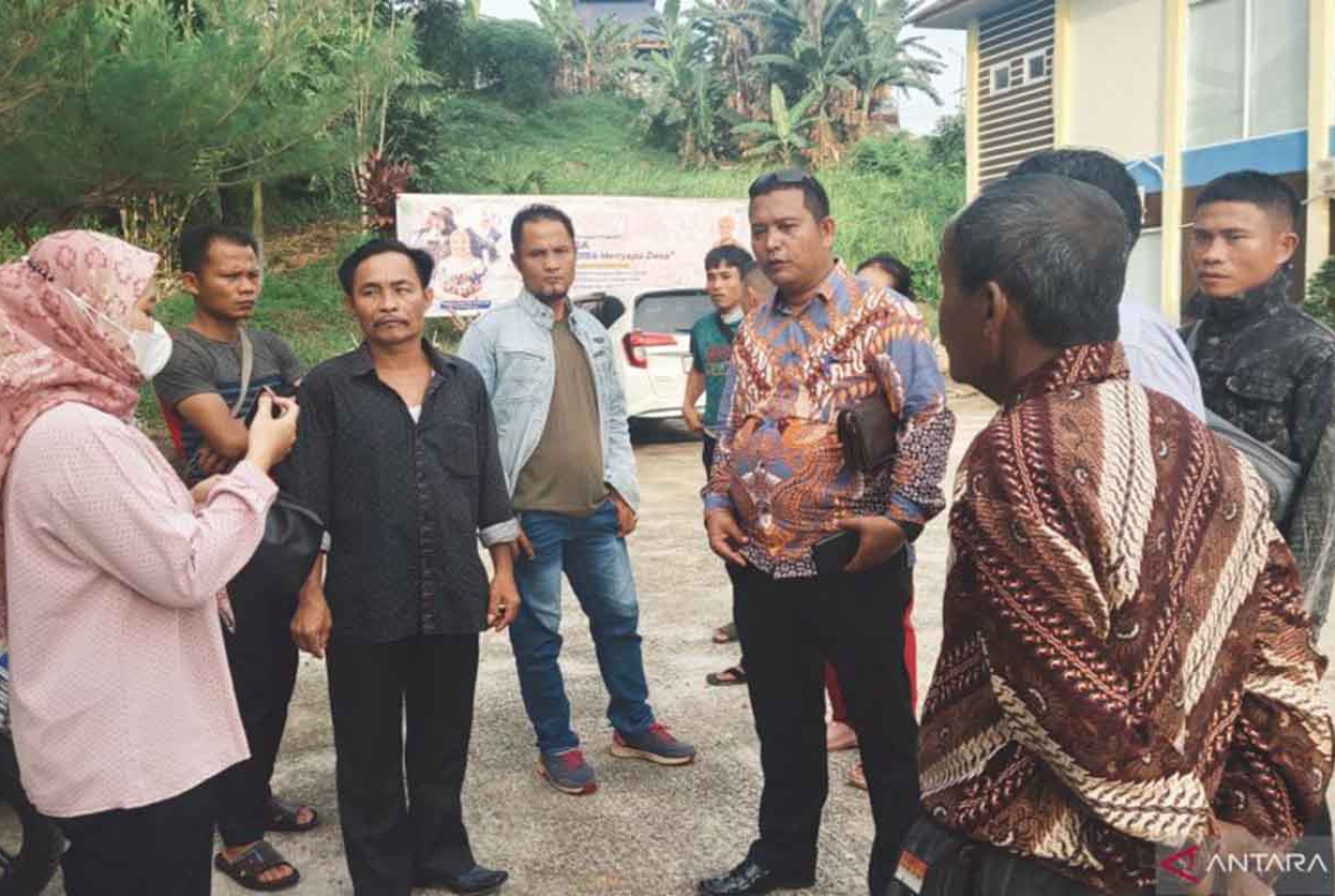 Pimpinan Perusahaan Kepala Sawit di Riau Paksa Puluhan Buruh Keluar - GenPI.co RIAU
