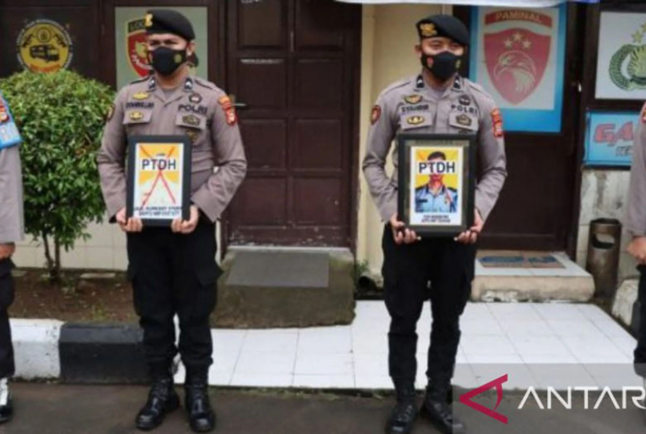 Kapolrestabes Makassar Murka, 2 Polisi Dipecat, Foto Disilang - GenPI.co SULSEL