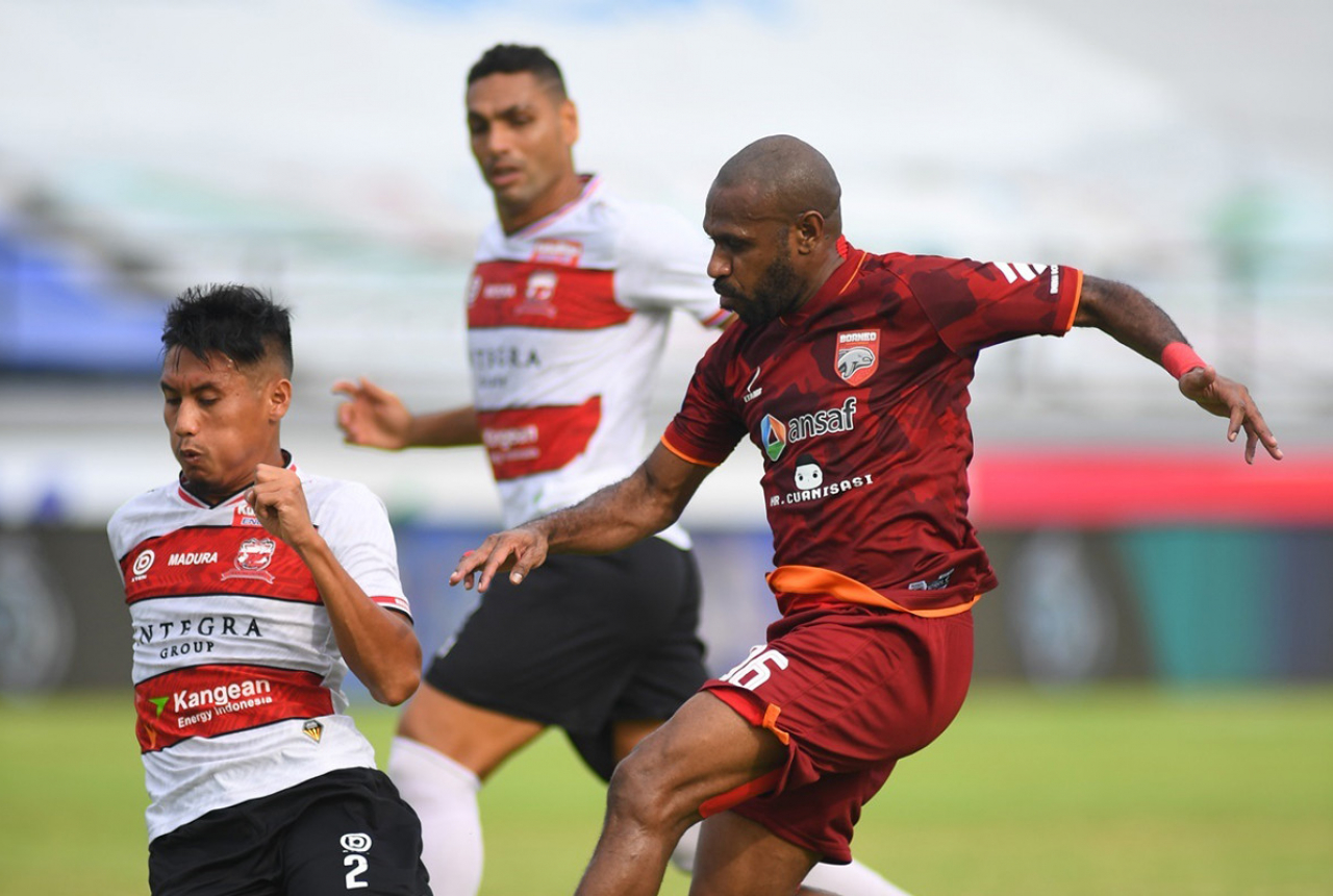 Boaz Solossa Dilepas Borneo FC, PSM Makassar Berminat? - GenPI.co SULSEL