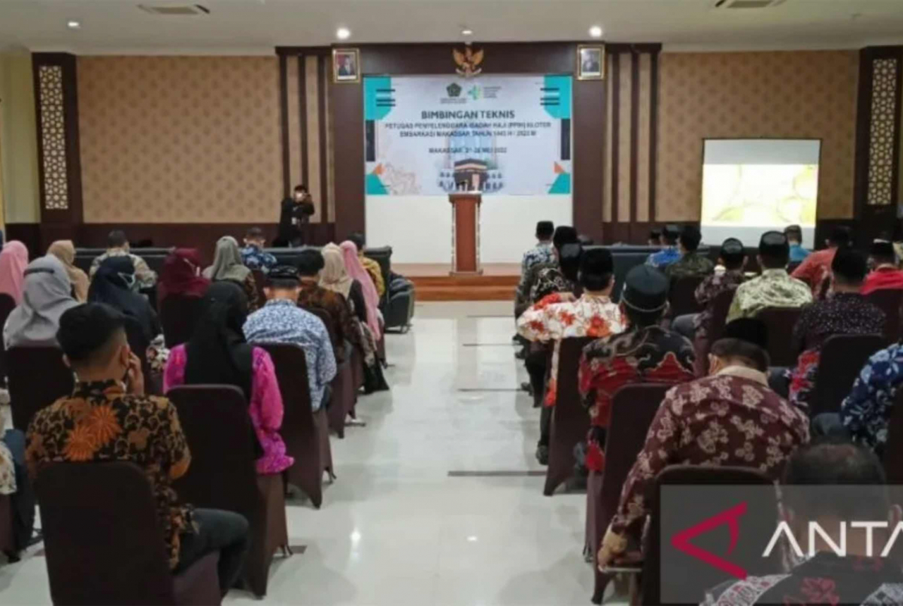 71 Petugas Haji Embarkasi Makassar Dilatih Beri Pelayanan Terbaik - GenPI.co SULSEL
