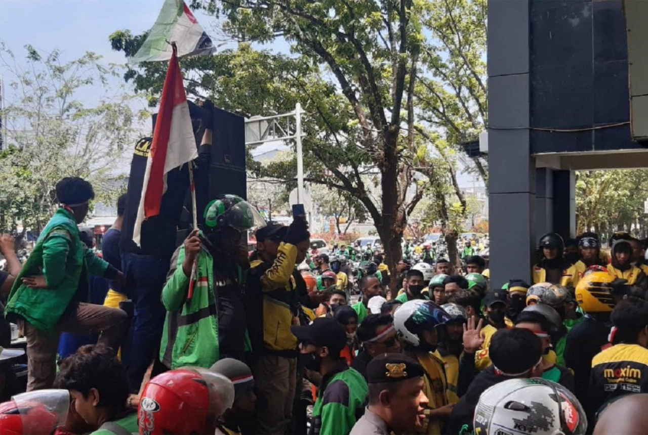 Ribuan Ojol di Makassar Demo, Minta Pemerintah Segera Lakukan Ini - GenPI.co SULSEL